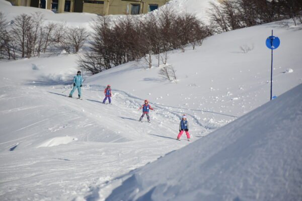 Clase de Ski para Niños - 1 Medio Día (Solo Por la Mañana)