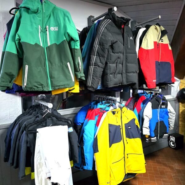 Ropa de Nieve en Centro de Bariloche (Campera, Pantalón y Guantes)
